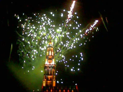 Feu d'artifice de l'embrasement du beffroi d'Arras