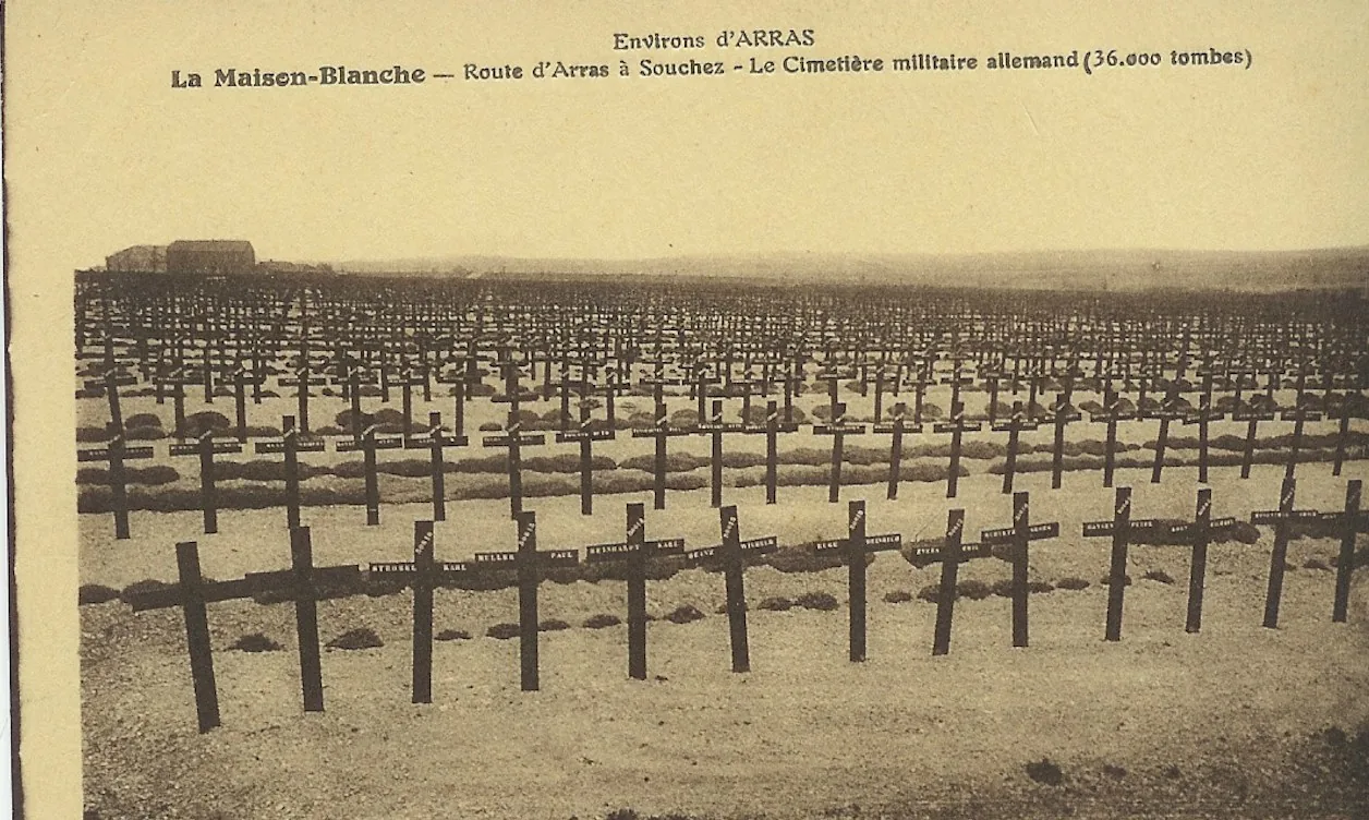 Carte postale ancienne : le cimetière militaire allemand de la Maison-Blanche